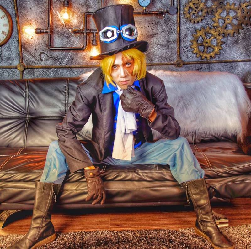 摄影师抓拍海豹享受日光浴 咧嘴大笑送飞吻（图）【数据分析】